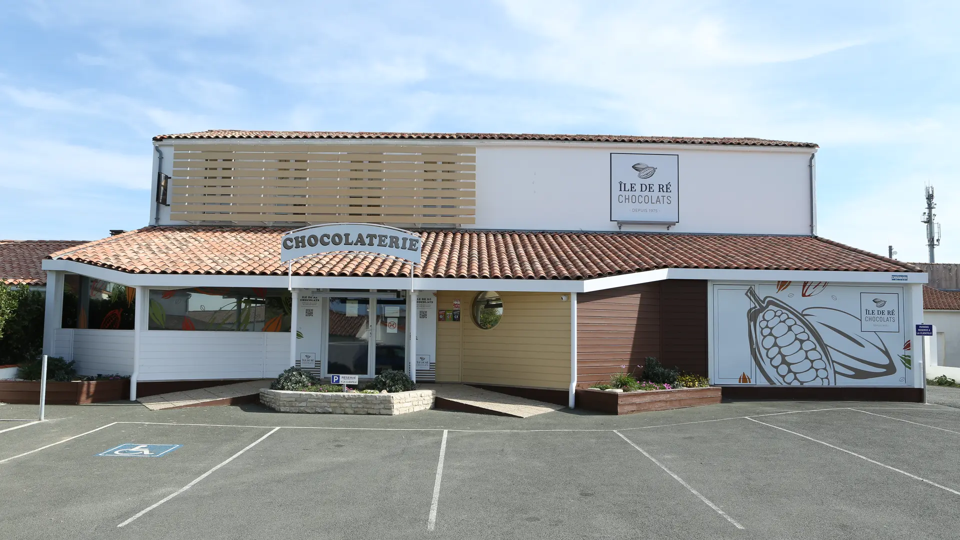 Façade de la fabrique à Saint-Martin-de-Ré