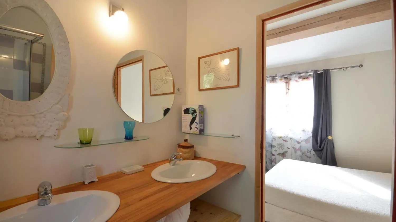 photo18
Salle d'eau donnant sur la chambre