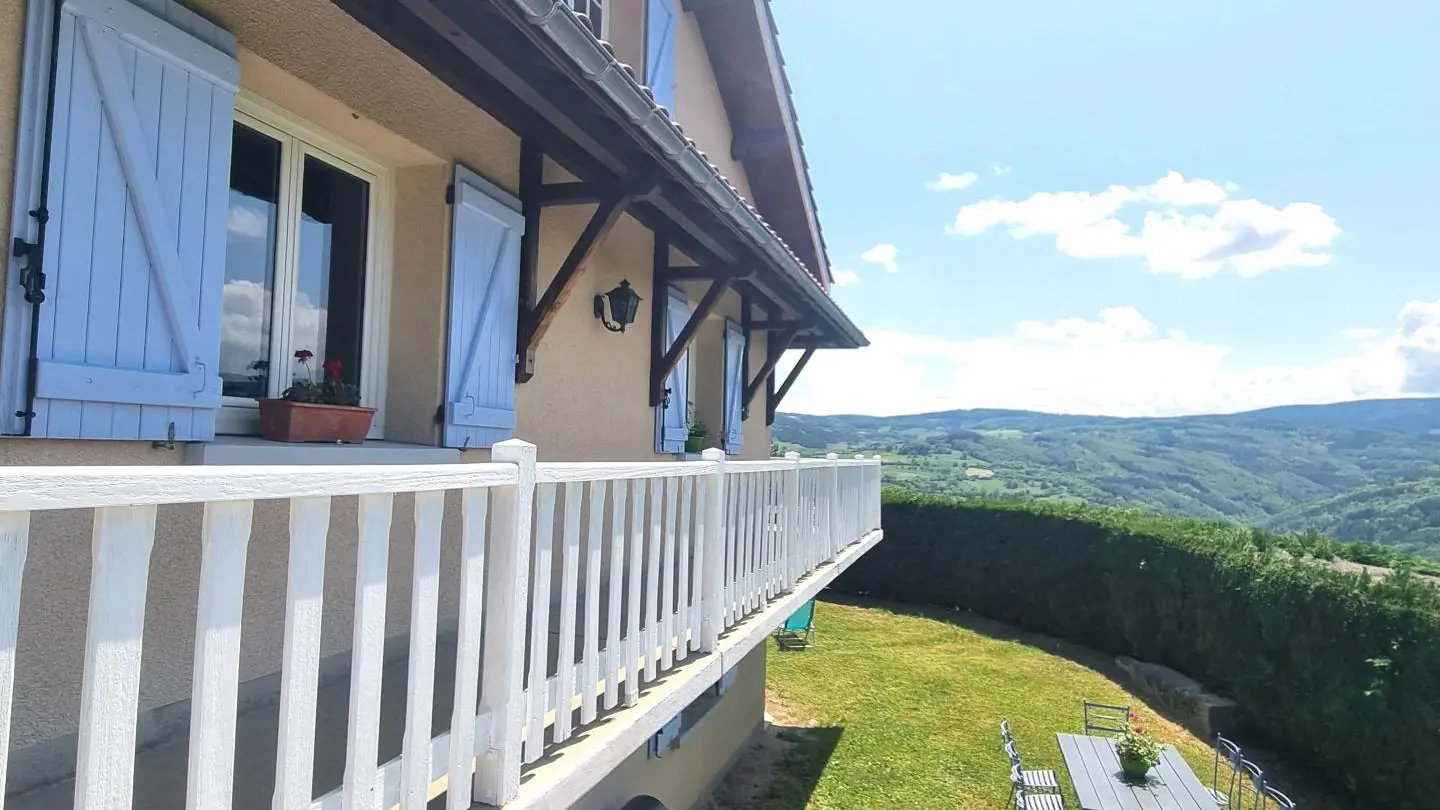 Vu du balcon sur coin barbecue en cours d'aménagement