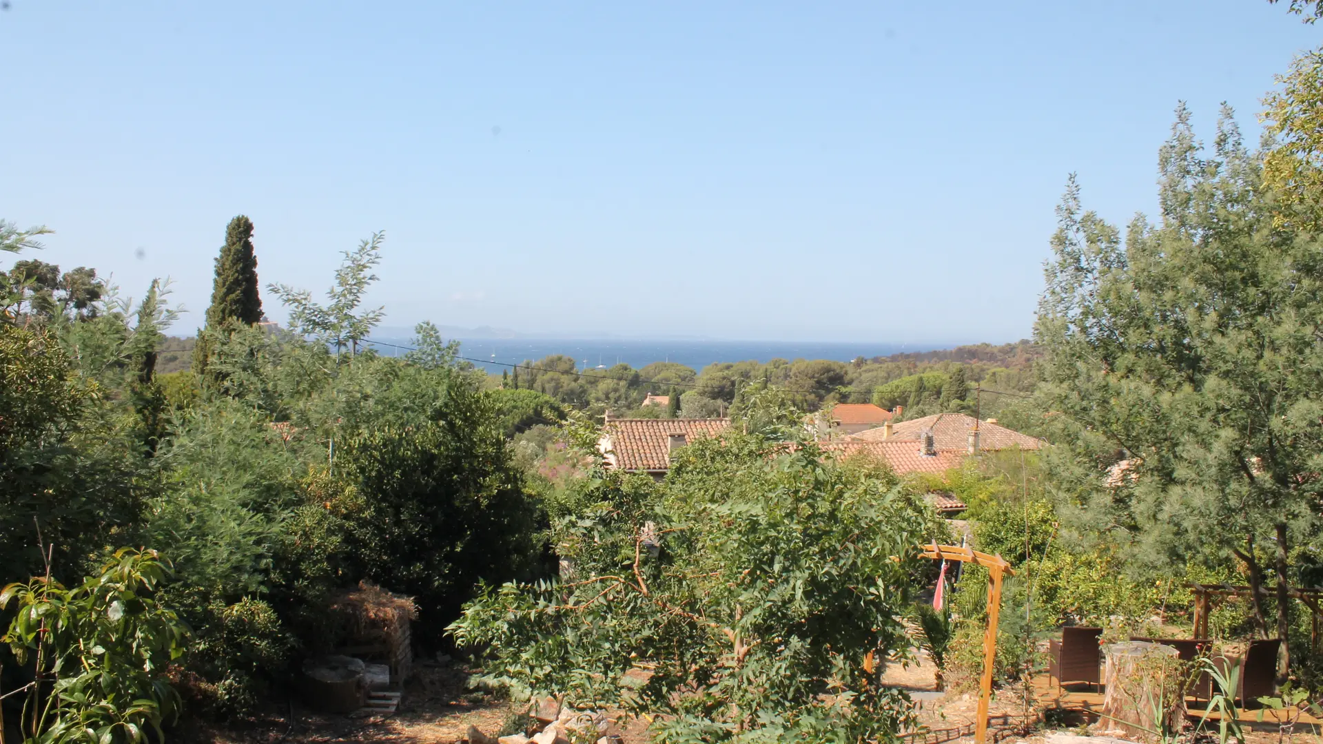 Vue mer du haut du jardin