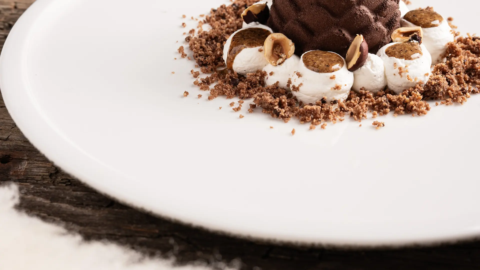 Dessert pomme de pin