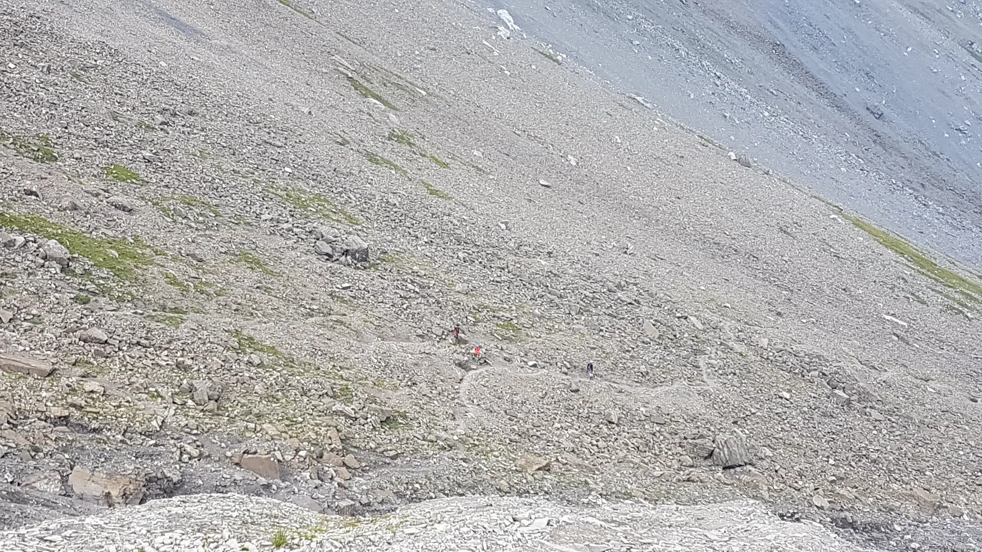 montée dans les rochers