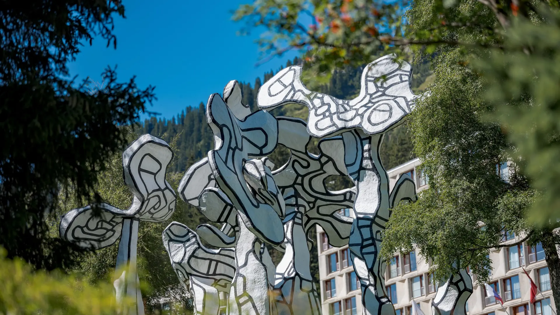 Le Boqueteau avec le bâtiment de Cassiopée en fond