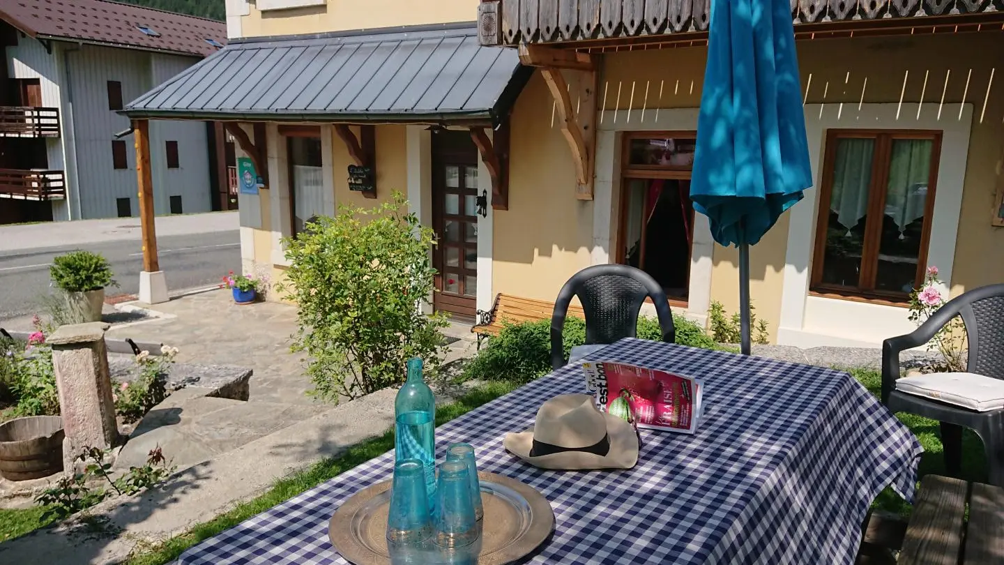 l'étable coin jardin