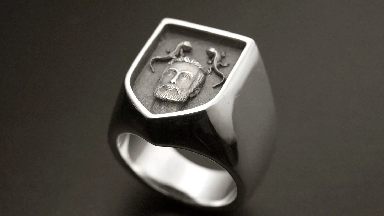 Bijoux personnalisés et création sur mesure_Hervé ROY_La Bizouterie de Saint bonnet le Château