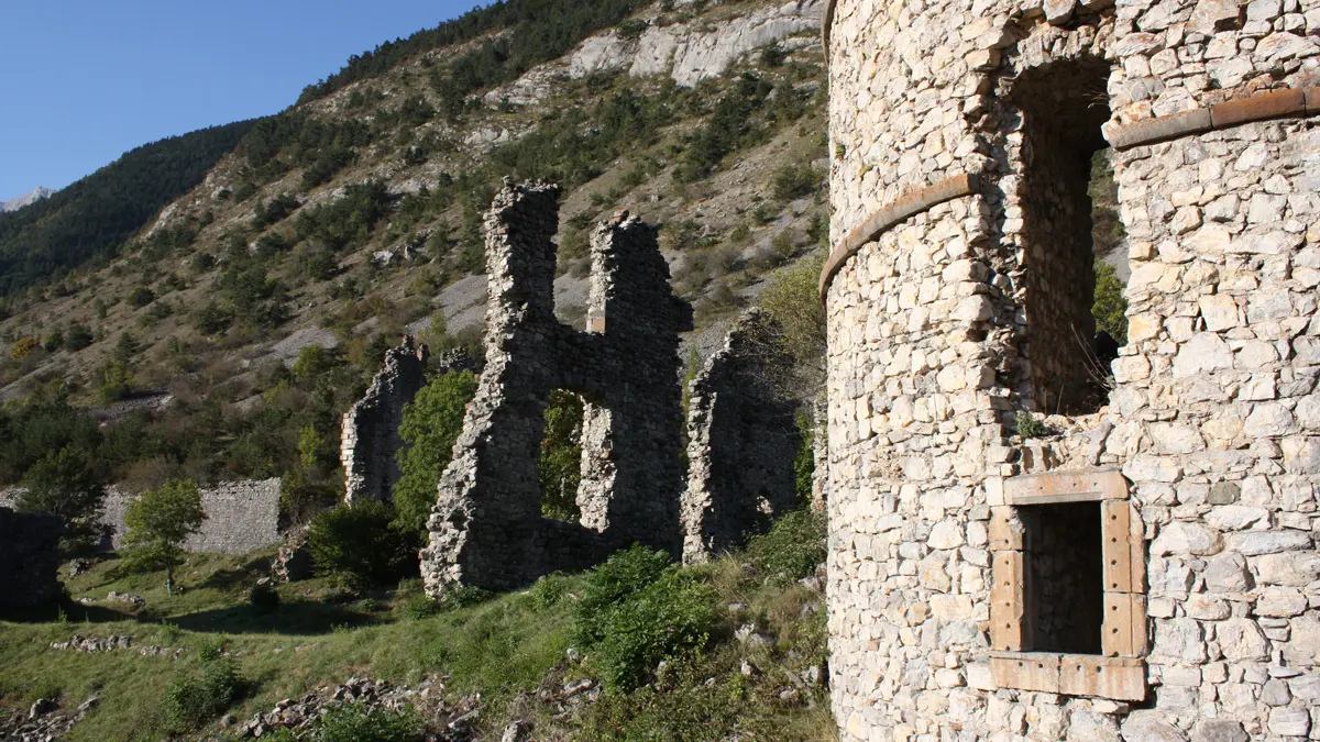 Ruines du Château de Lesdiguières, vallée du Valgaudemar