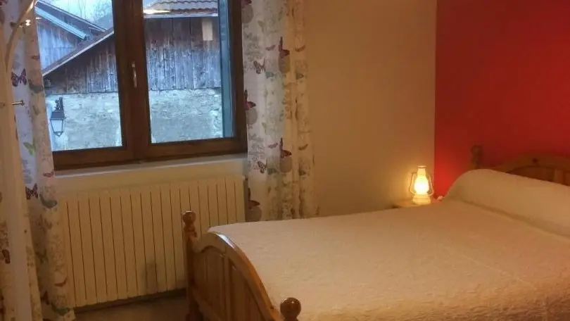 chambre 3 personnes à l'est, belle vue montagnes, grand placard