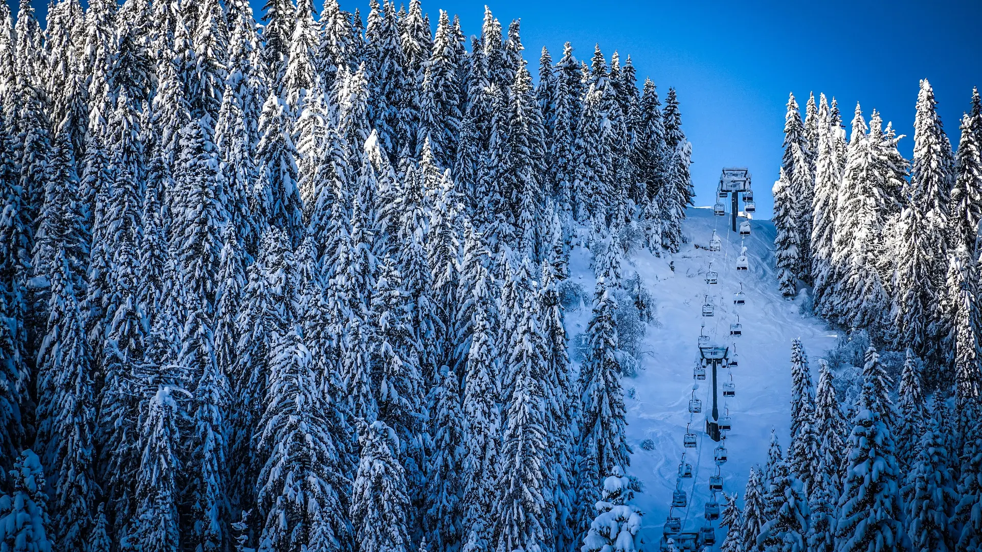 Piste de ski sur le Pleney en hiver