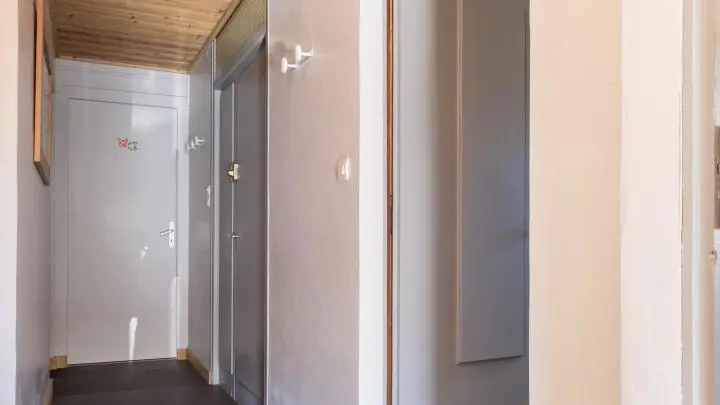 couloir accès chambres et salle d'eau -wc