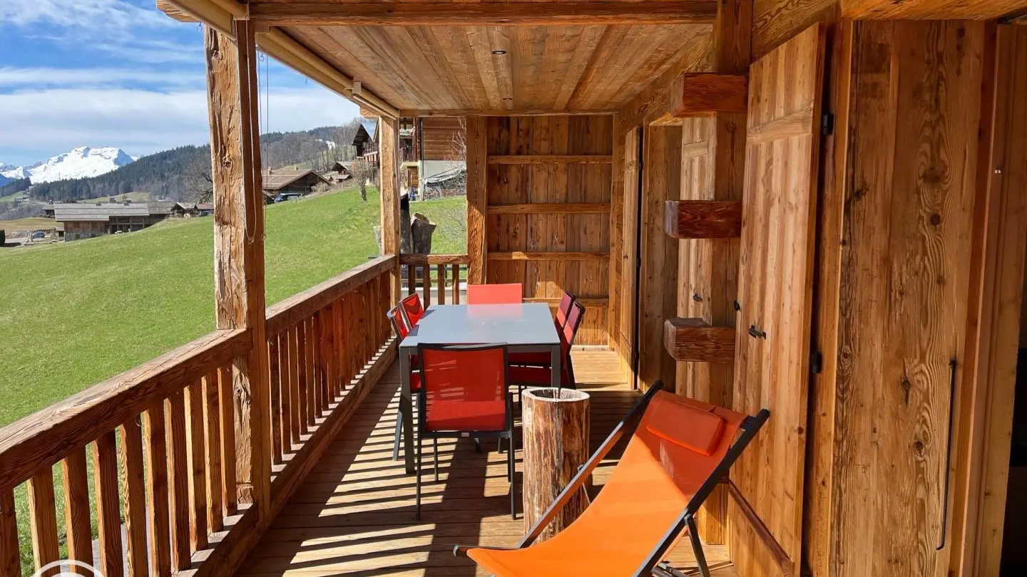 vaste terrasse privative exposée sud