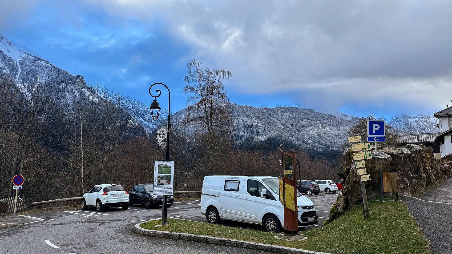 Entrée du parking de Saint-Nicolas