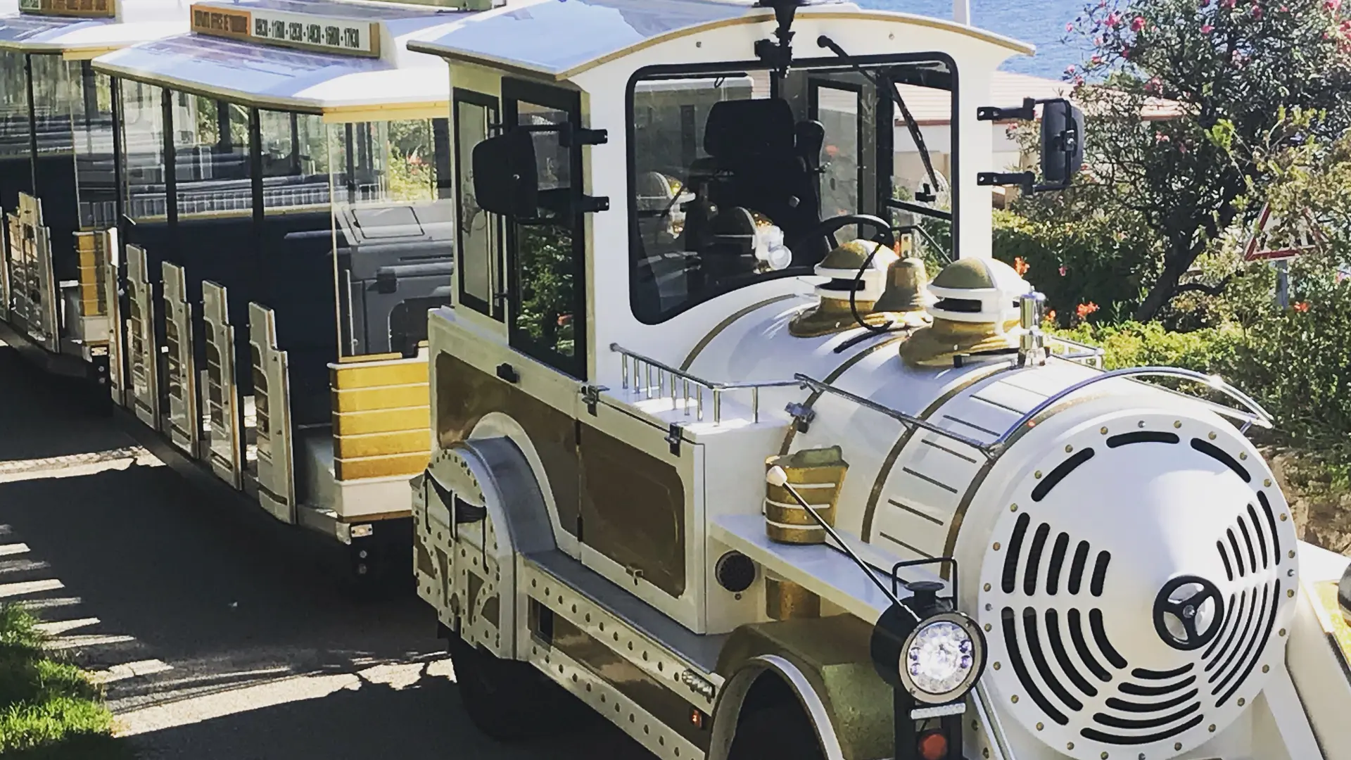 Balade en petit train en Méditerranée Porte des Maures