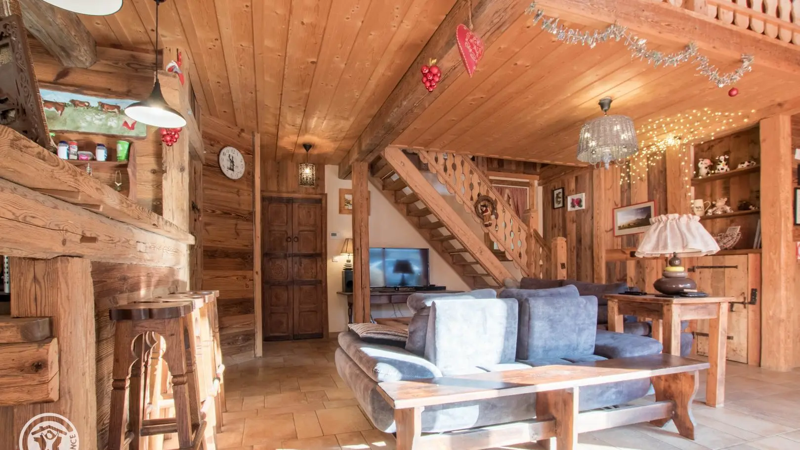 vue d'ensemble : bar, salon, mezzanine