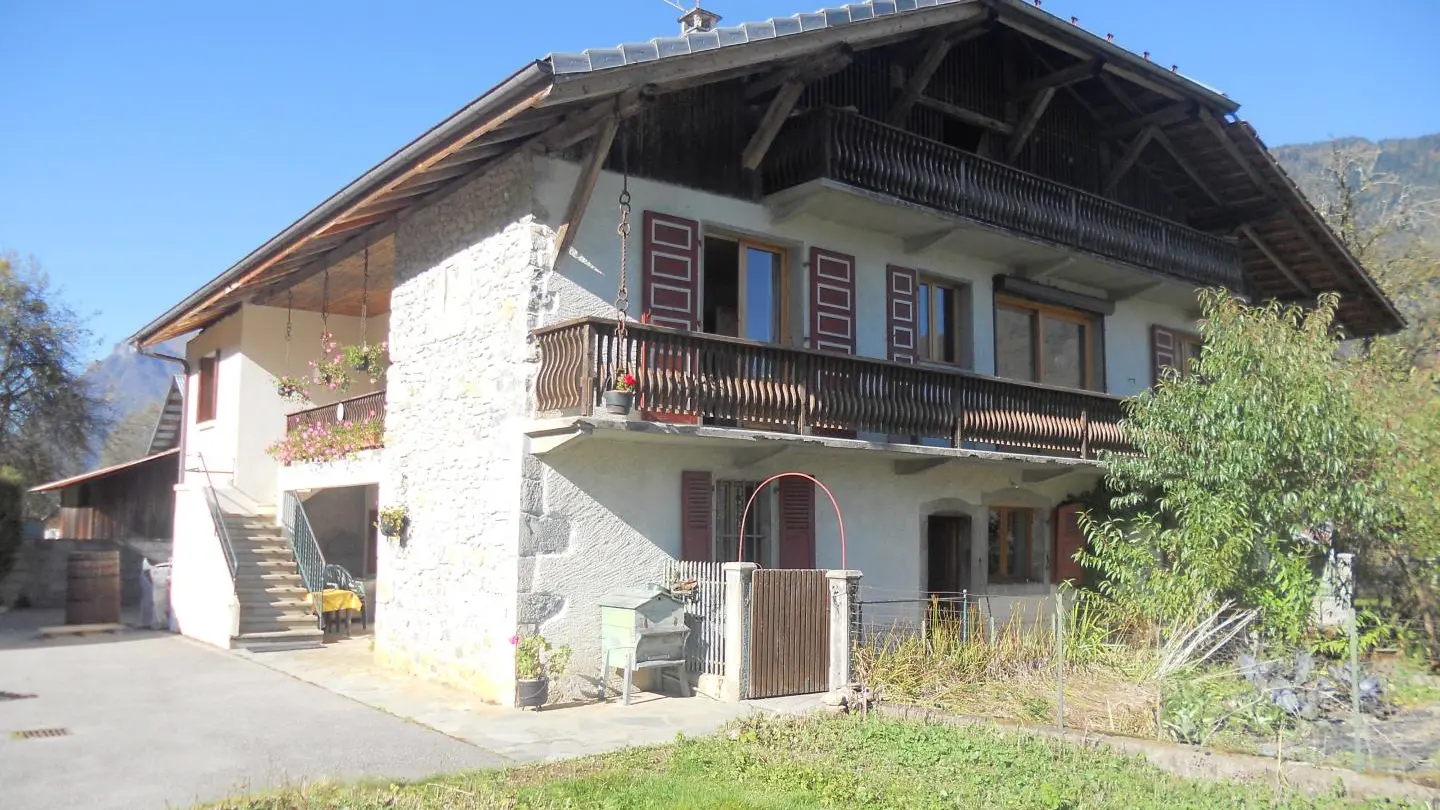 Maison savoyarde à la Rivière-enverse (2km de morillon)
