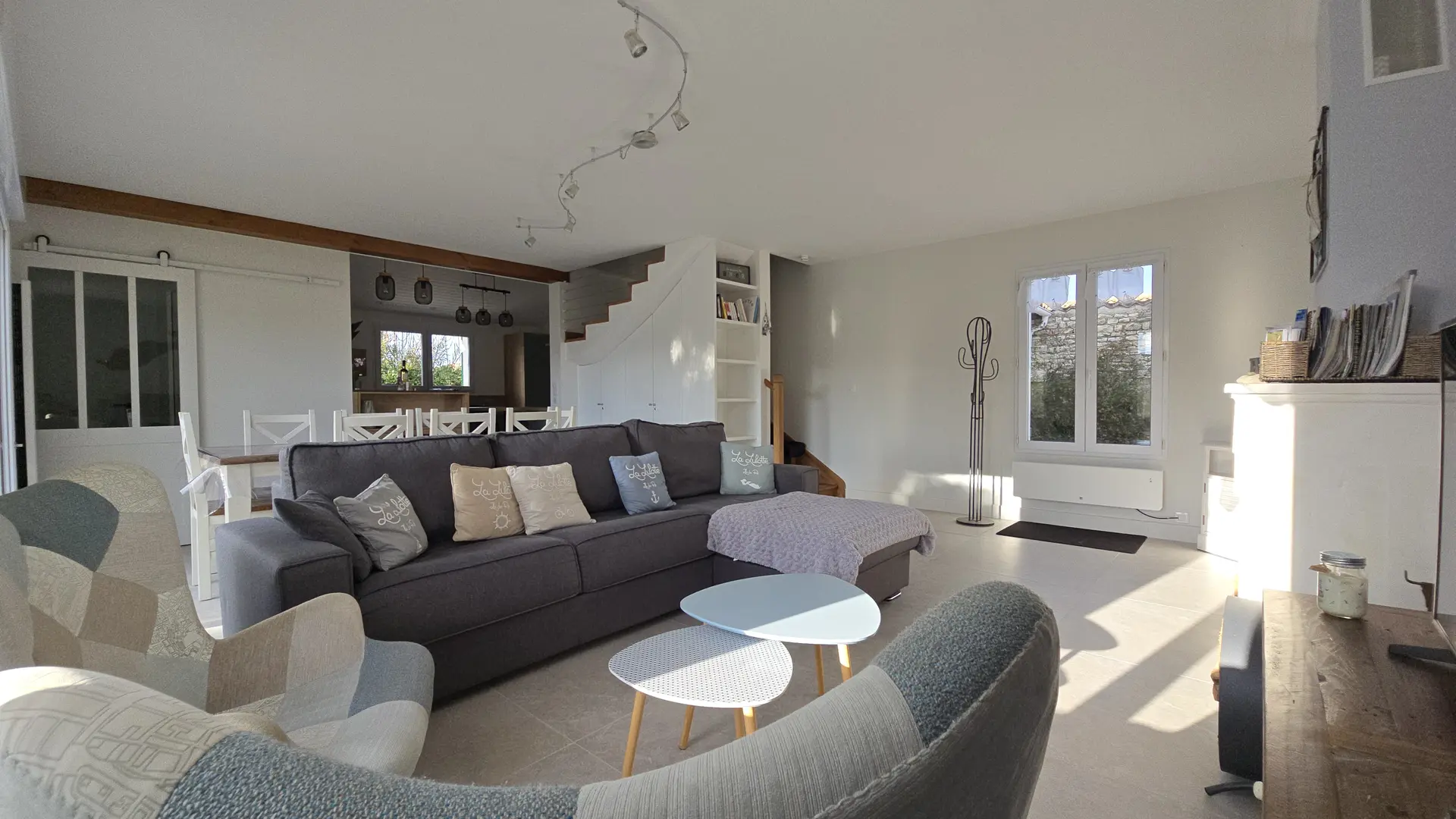 Vue d'ensemble pièce de vie