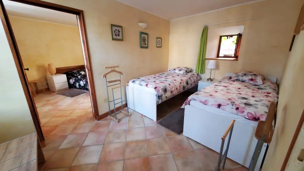 Chambre rez-de-chaussée 1