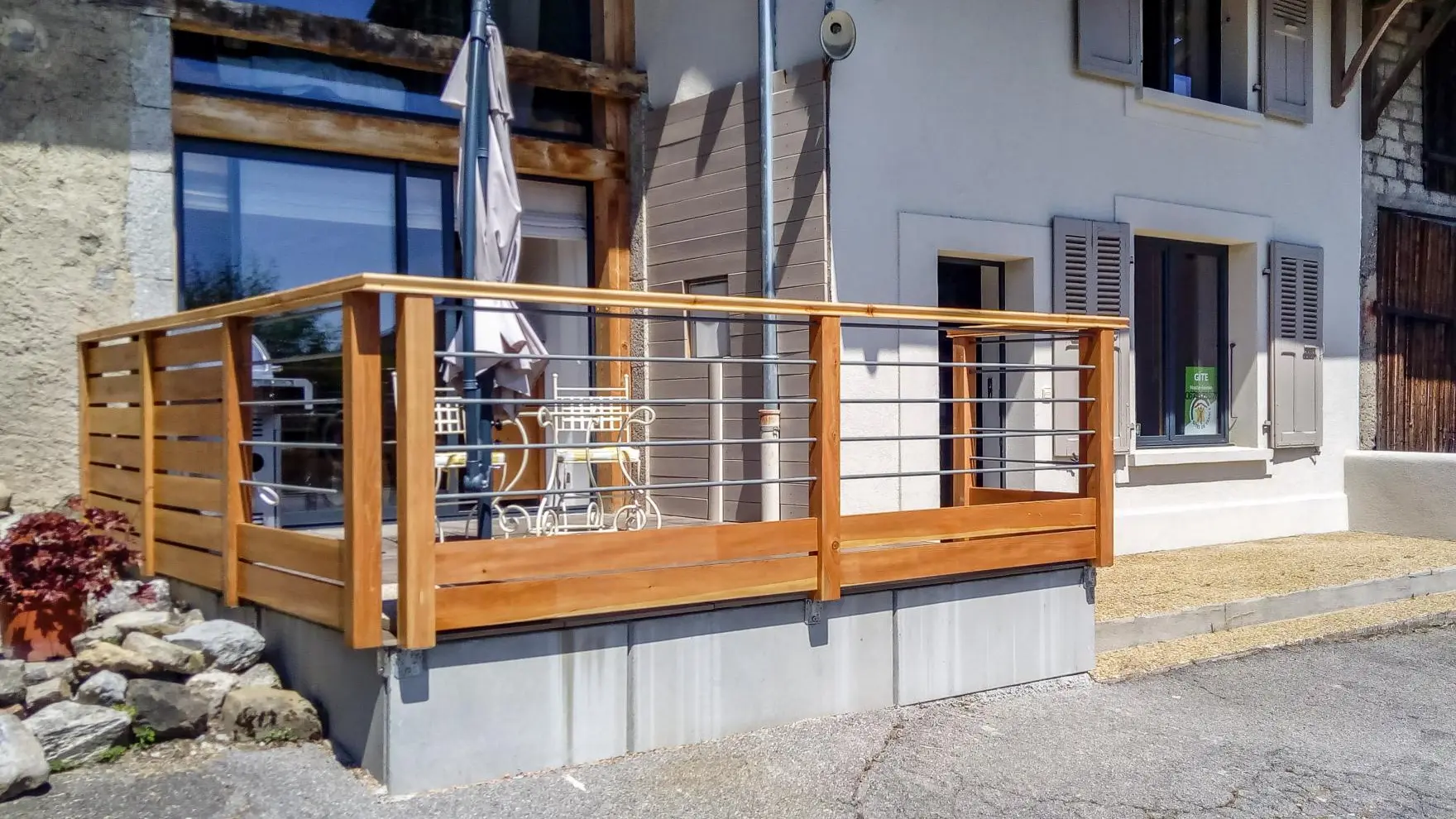 Terrasse privative devant le gîte