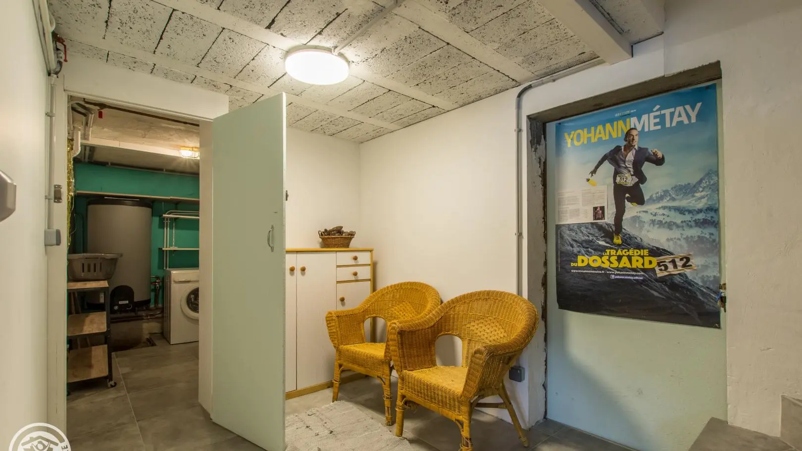 Accès à la buanderie privative au sous-sol