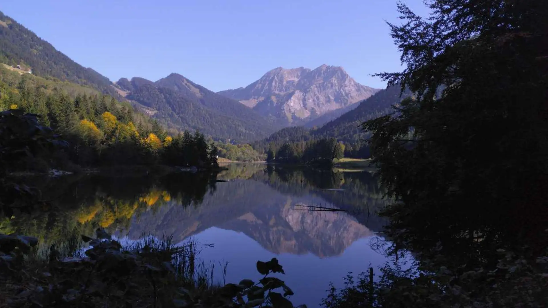 Lac de Vallon vue sur le Roc d'Enfer