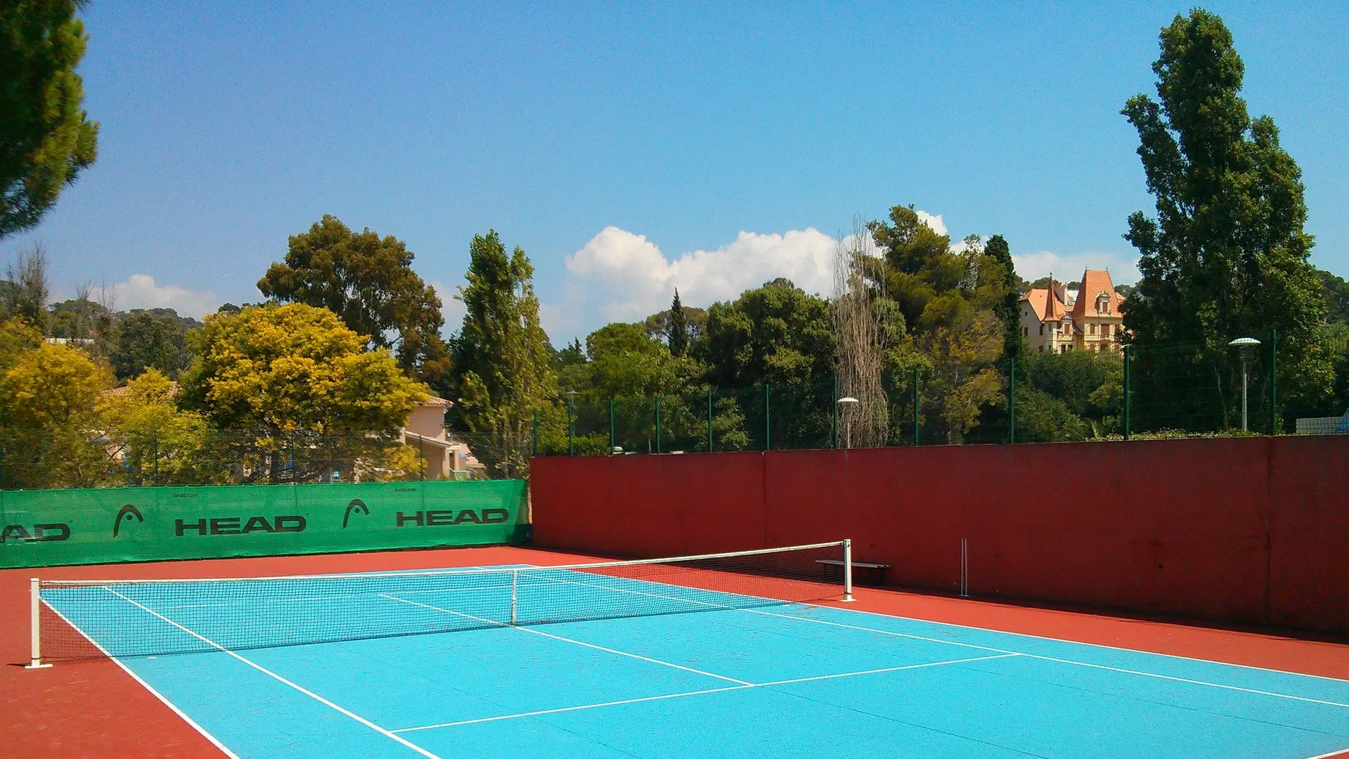 Terrain de tennis