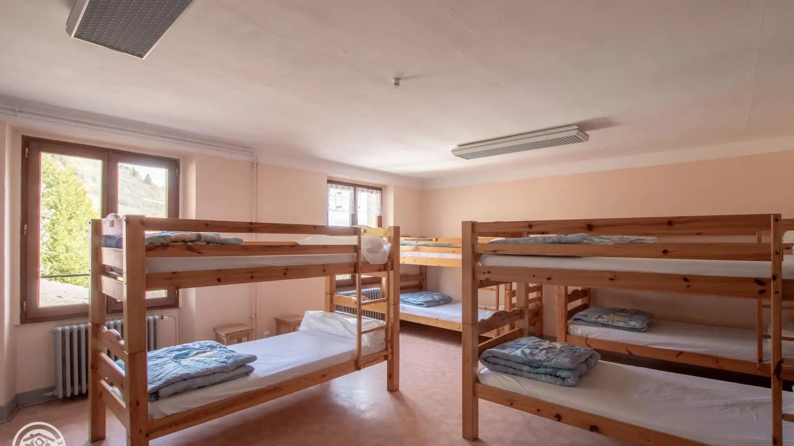 Dortoir au premier étage.
8 lits dont 4 superposés.
