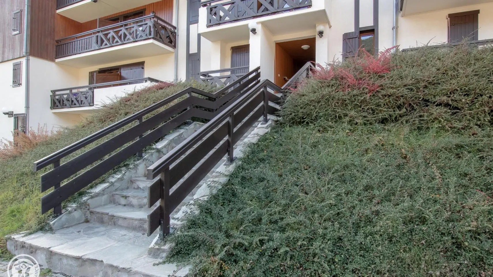 Accès à la résidence (2ème volée d'escaliers).