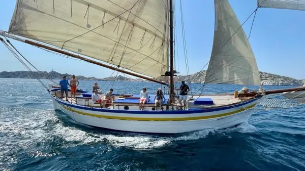Half-day cruise aboard a traditional sailing boat