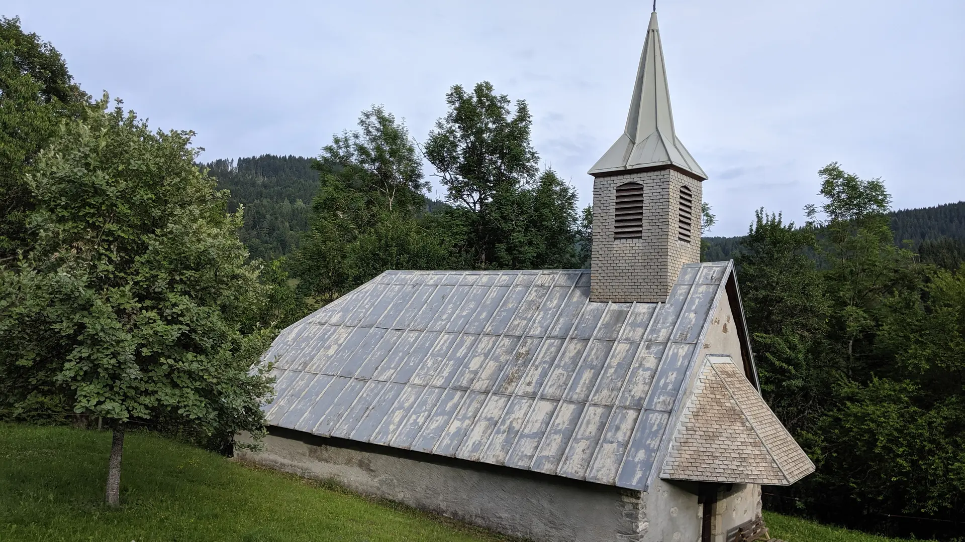 Chapelle de Moudon de profil