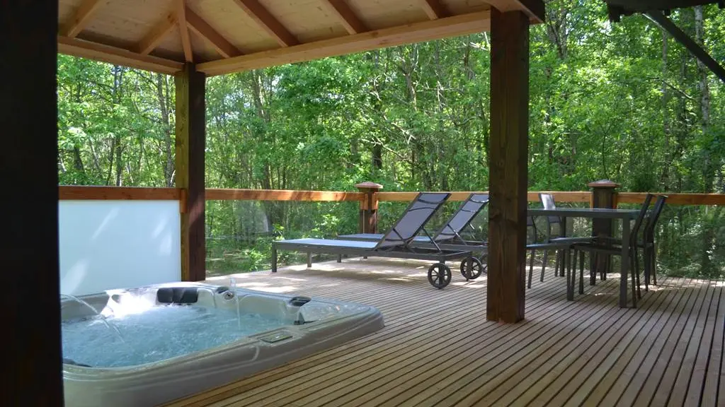 Terrasse du Domaine de la Male à Puygaillard-de-Quercy