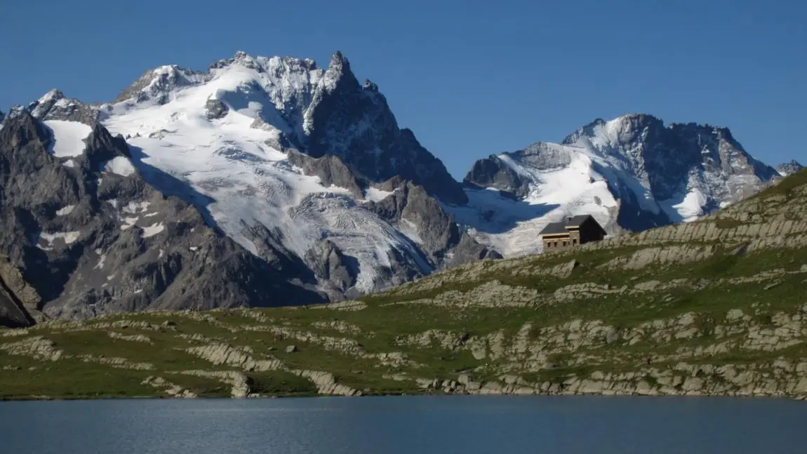 Vue sur La Meije_Lac et refuge du Goléon