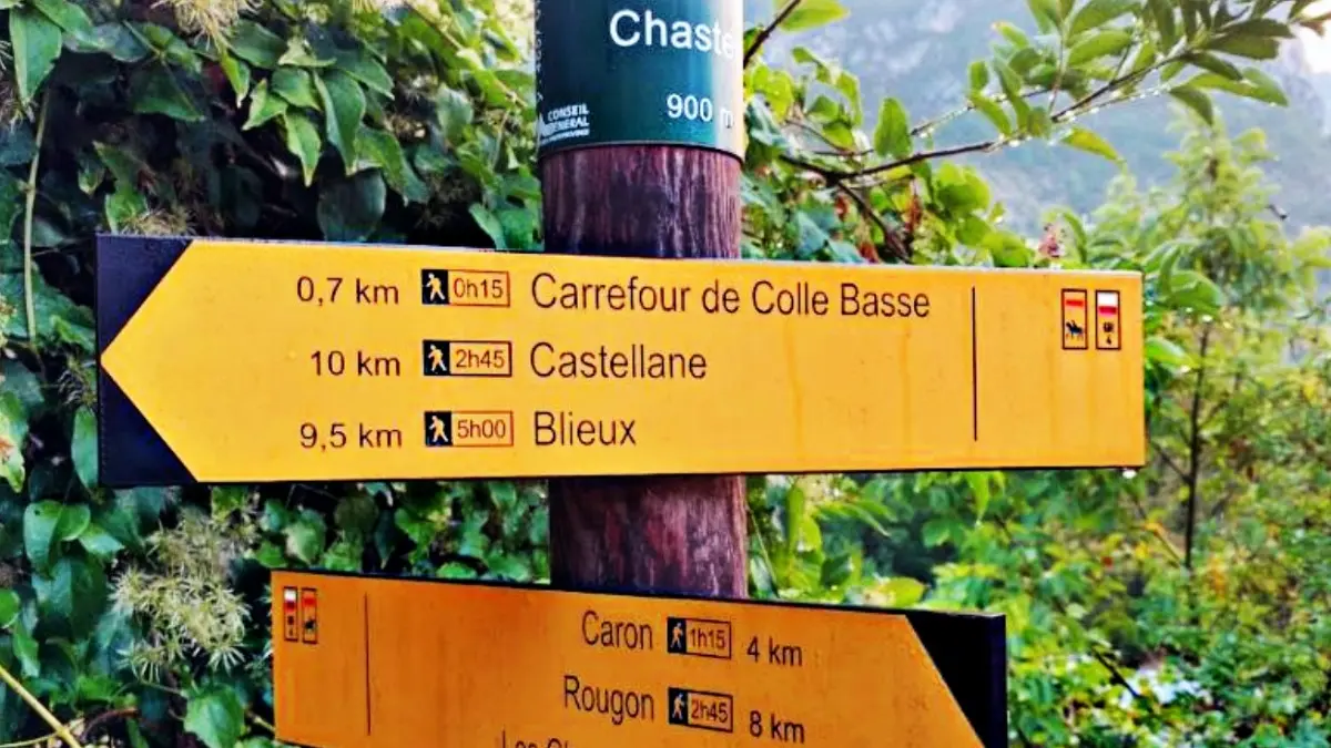 Le GR4 passe par Chasteuil