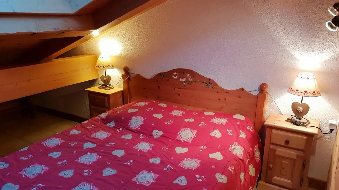 Chambre N°4, petite chambre pour 1 personne, 1 lit 140cm