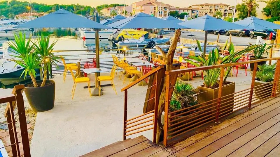 Restaurant, plage privée, bar