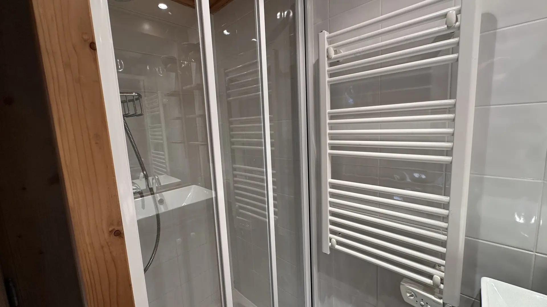 douche de la salle de bain de la suite parentale