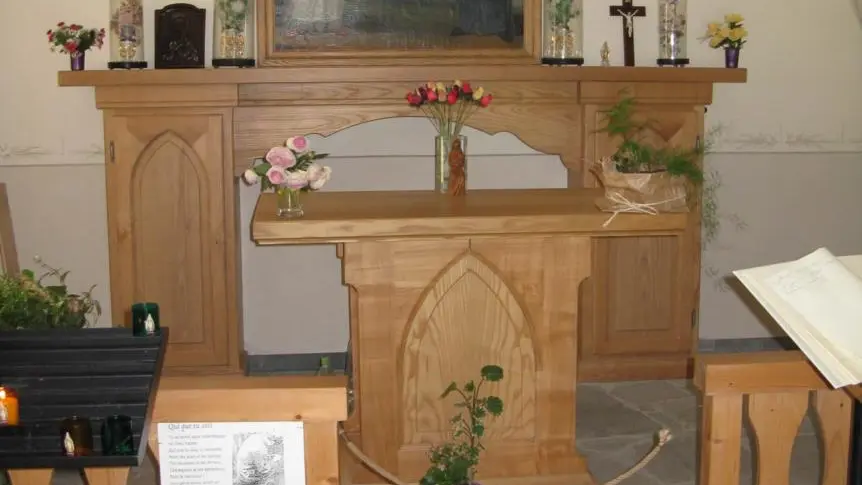 La chapelle des Plans l'autel
