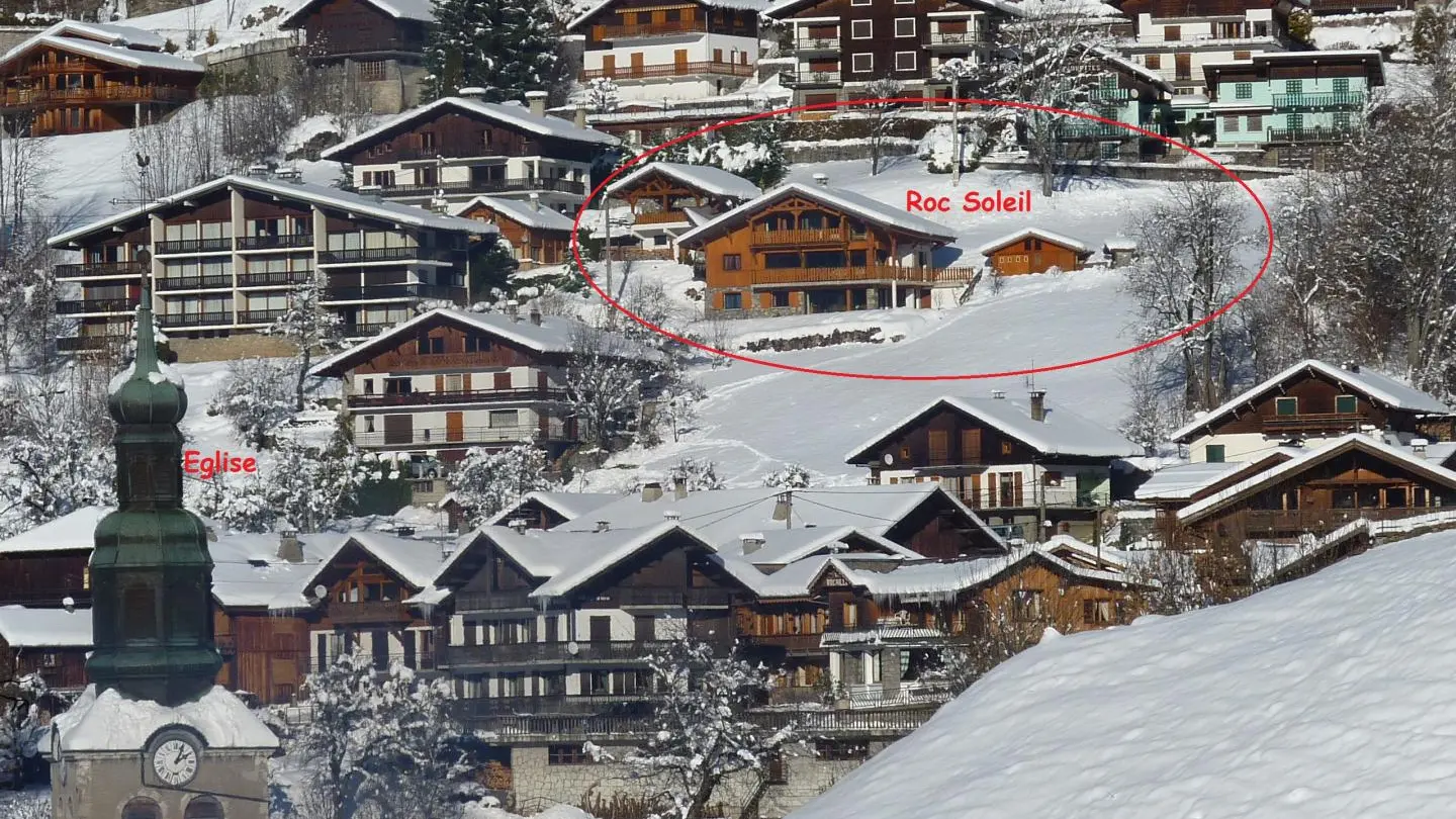 Le chalet et l'église.