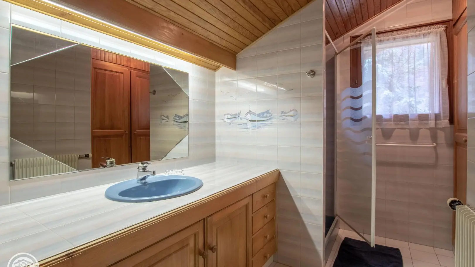 Salle d'eau de l'étage.