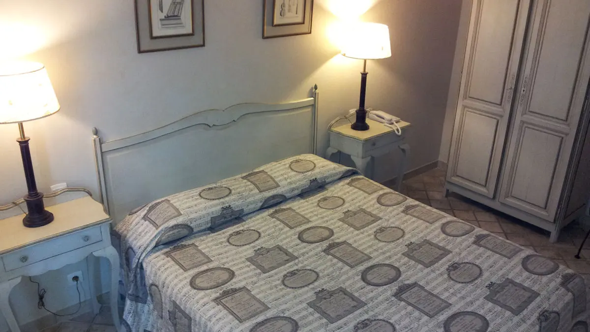 Coll. Hôtel du Poète