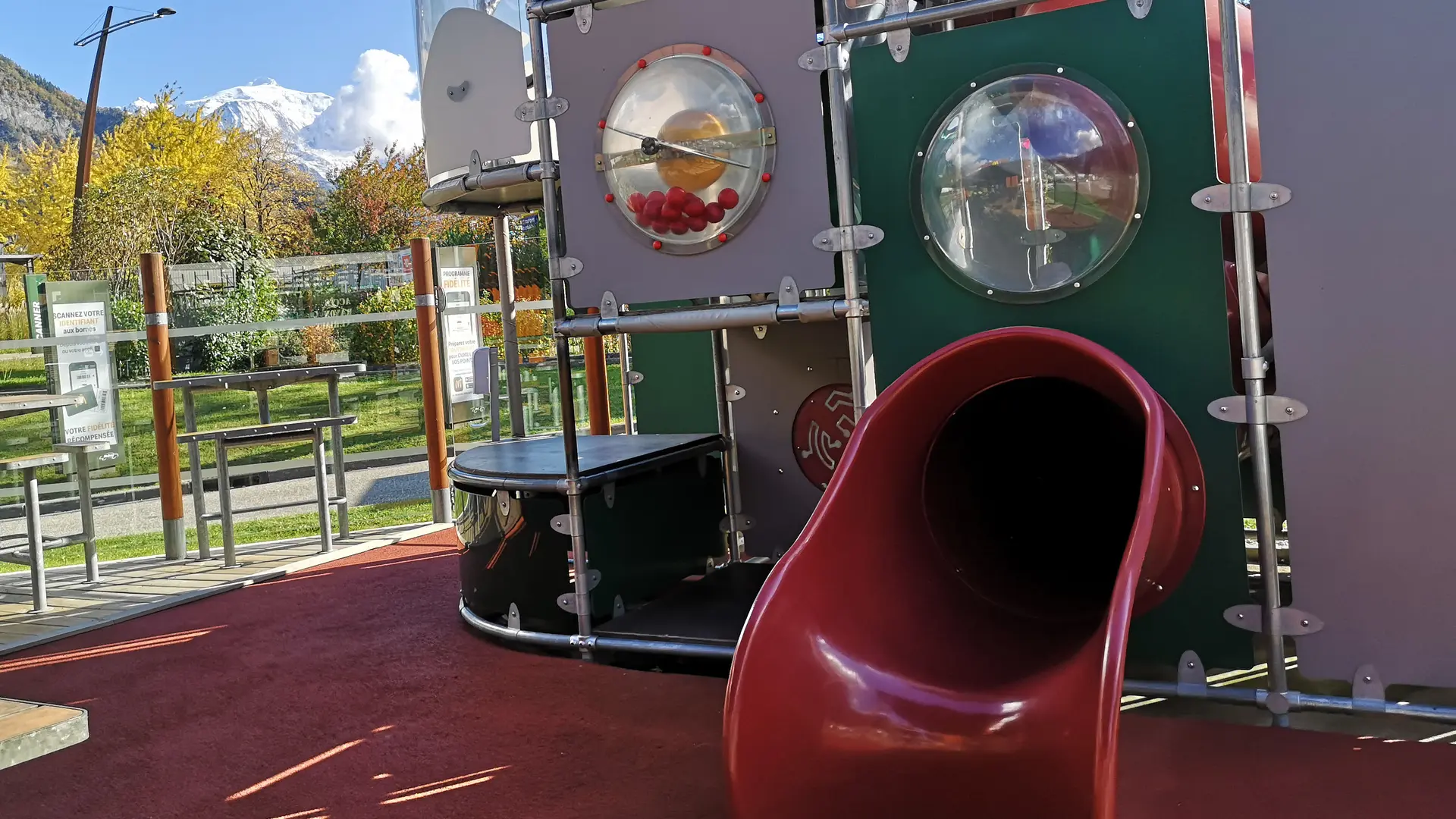 McDonalds Sallanches aire de jeux
