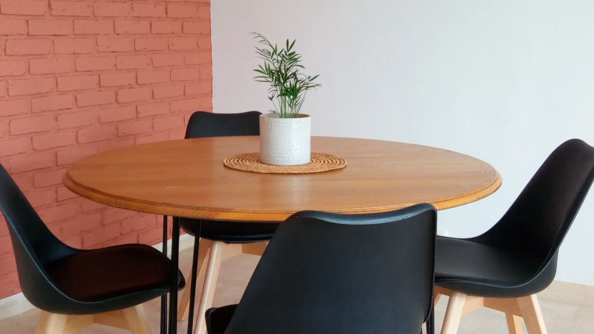 Coin repas City-Break le Capri - Le Cannet - Gîtes de France Alpes-Maritimes