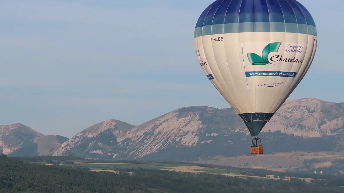 Vol libre en montgolfière au-dessus de la vallée du Champsaur