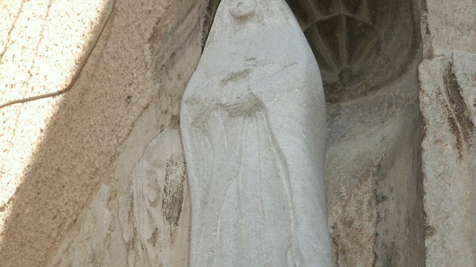 Statue de la Vierge à Oraison