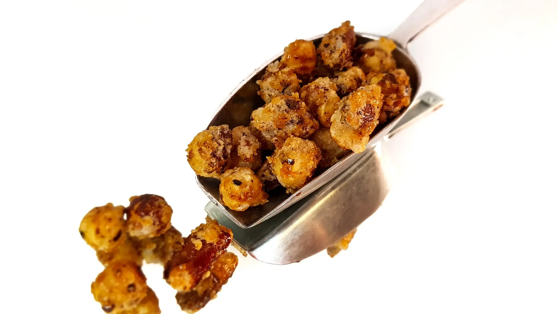 De gourmandes amandes et noisettes caramélisées avec une touche de fleur de sel