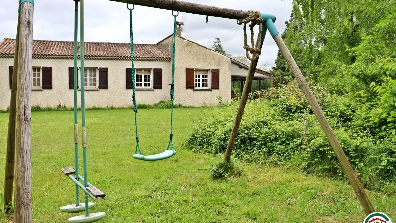 Terrain arboré non clos de 2500m²