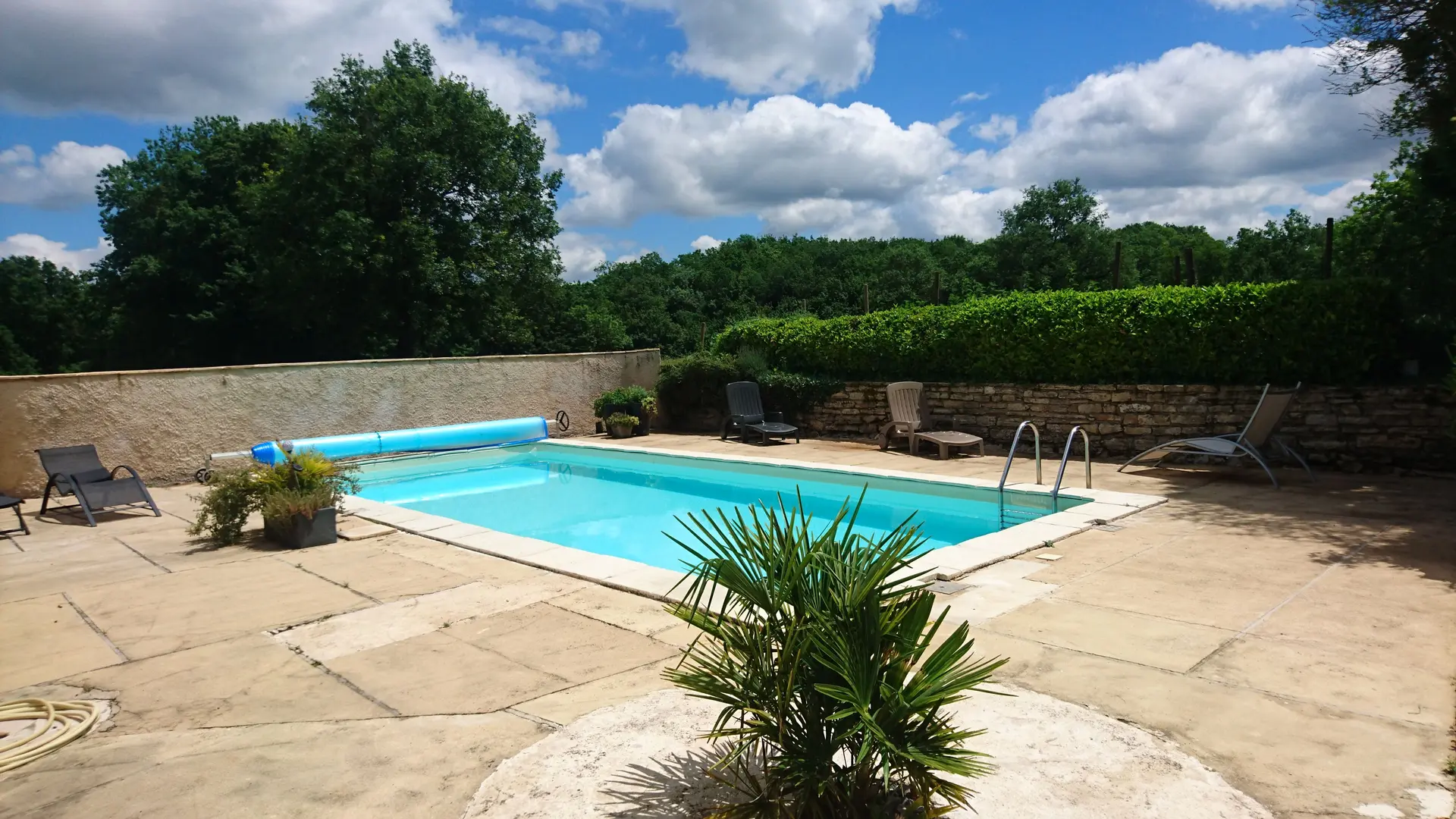 piscine cloturée .