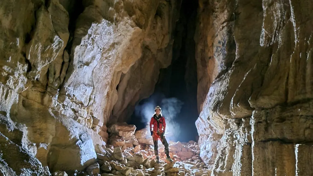 Des sorties d'exception, sportives ou familiales... contactez vite Ecrins spéléo canyon !