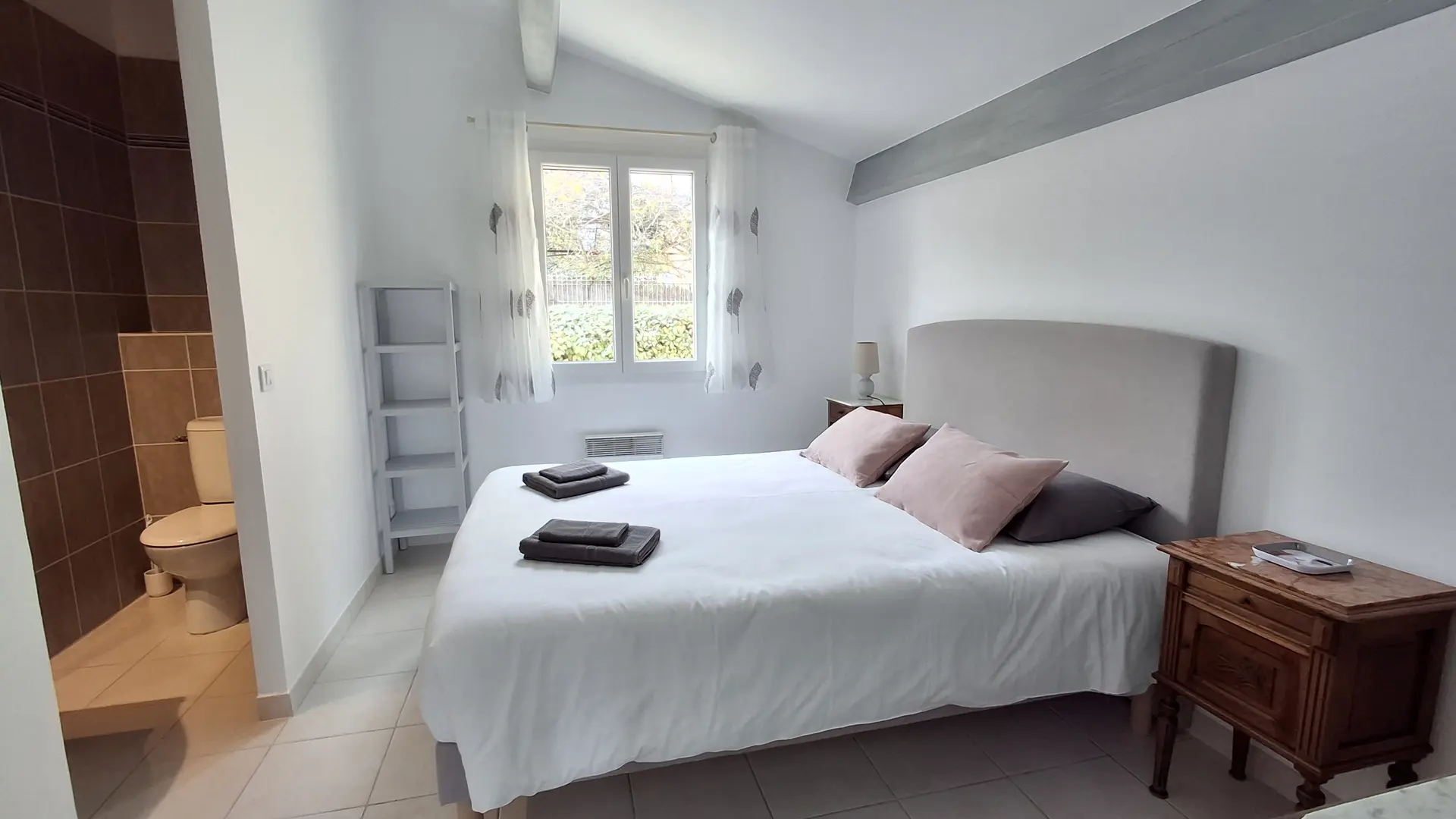 La Bastide de Laura_L'Isle-sur-la-Sorgue chambre grise