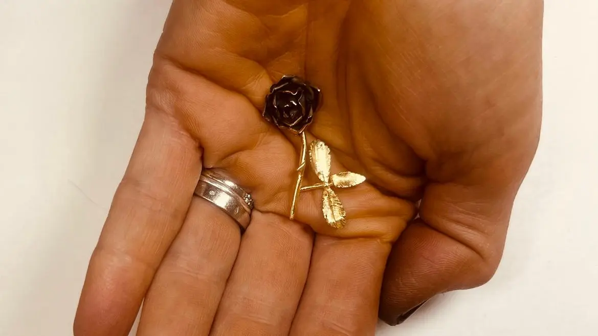 Détails et décor du collier de la boutine M.SMETS