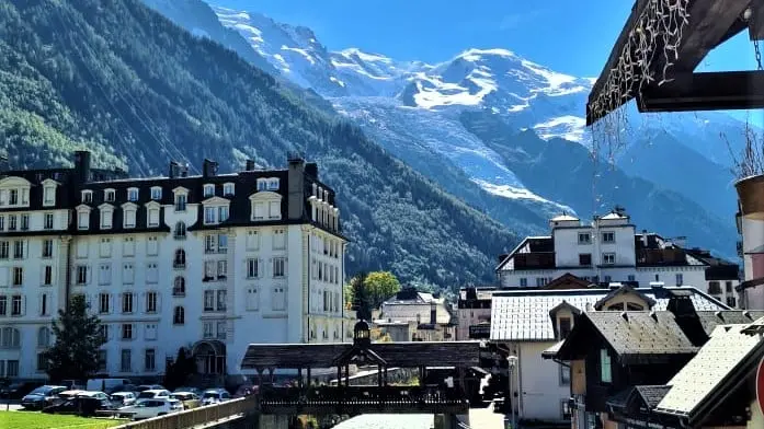 Chamonix à 7km piscine centre bien être musée piste de luge  patinoire restaurent