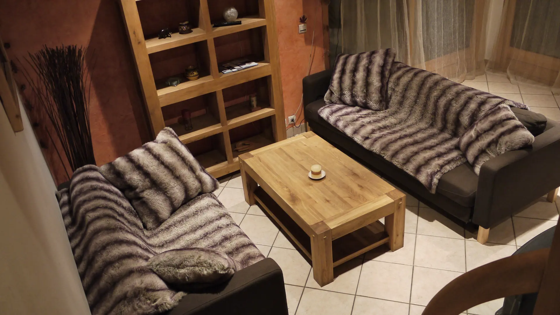 Salon, vu de l'escalier